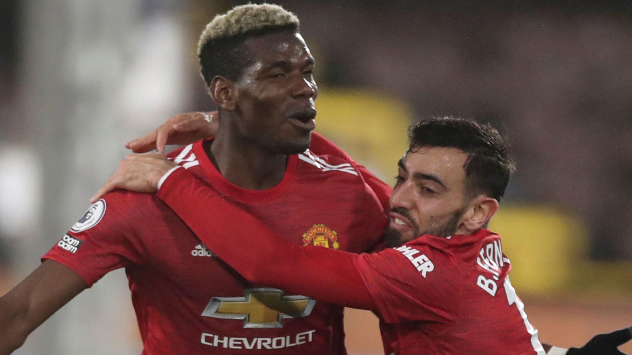 Read more about the article Paul Pogba stunner reclaims Premier League top spot for United