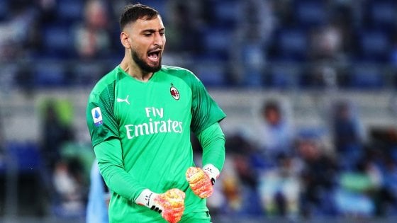 Read more about the article Mino Raiola rejects AC Milan offer for Donnarumma