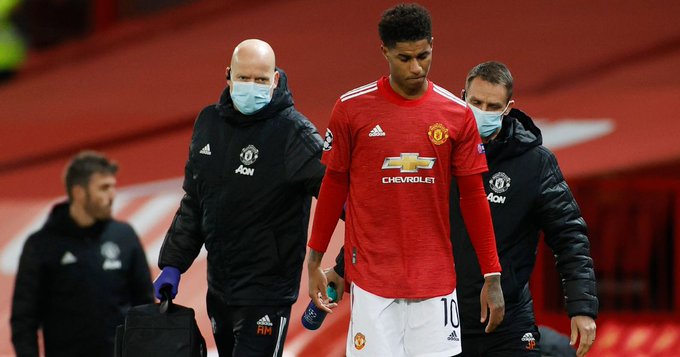 Marcus Rashford leaves the pitch injuried